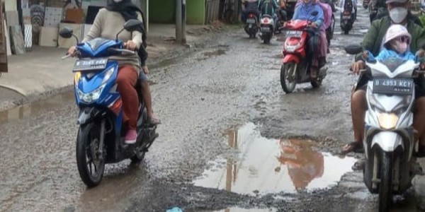 Jalan Raya Kedung Pengawas Tak Diperbaiki, Pj Bupati Bekasi Tolong Diperhatikan!