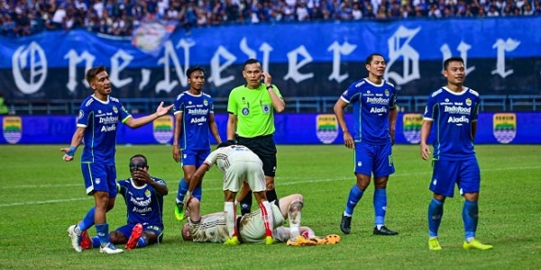 Meski Kalah dari Persib, Kiper Persija Bawa Berita Baik dari Bandung