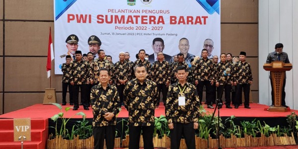Lantik Ketua PWI Sumbar, Ini Pesan Atal S Depari 