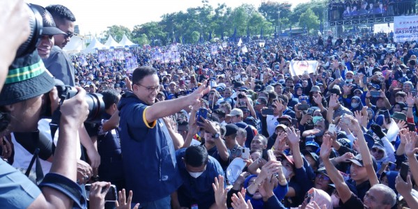 Puluhan Ribu Warga Bandung Bersama Anies Baswedan