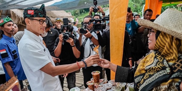 Menparekraf Dorong UMKM Desa Wisata Baros Jabar Kembangkan Potensi Parekraf 