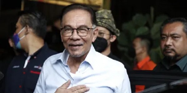 PM Anwar: Kami di Malaysia Tidak akan Mentolerir Pembakaran Teks Agama Apapun