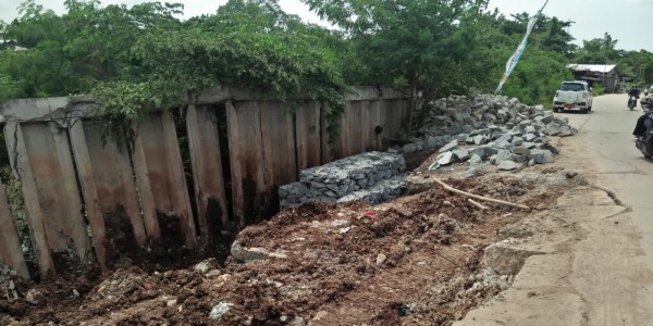Perbaiki Jalan CBL, Camat Cibitung Imbau Pengguna Jalan Hati-hati