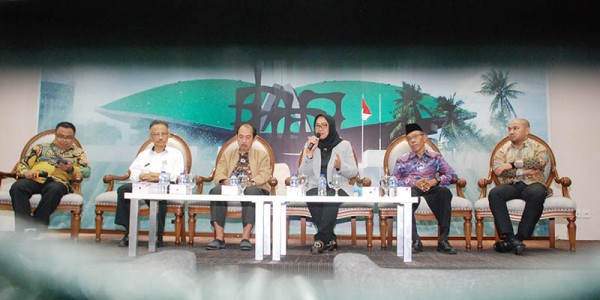Dialektika Demokrasi tema "Menimbang Urgensi Revisi UU Desa"