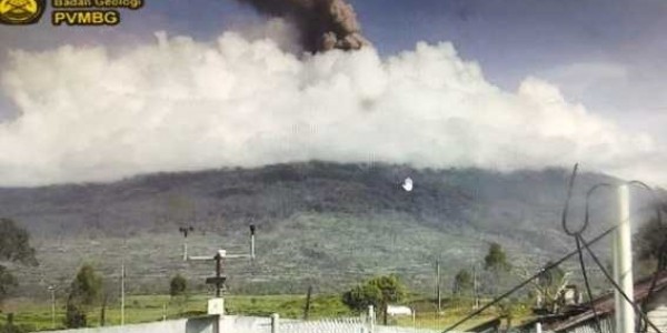 Gunung Kerinci Kembali Meletus, Warga Diminta Tak Beraktifitas 3 Km dari Kawah