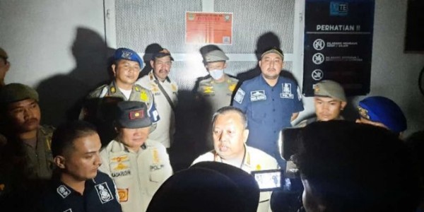 Copot Segel, Satpol PP Polisikan Pengelola Tempat Hiburan Malam di Kalimalang 