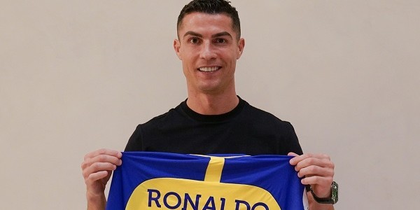 Cristiano Ronaldo Lelang Jersey yang  Sudah  di Tandatangani Demi Bantu Korban Gempa Turki