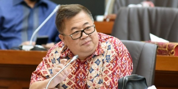DPR Angkat Jempol Bahlil Mampu Genjot Investasi, Optimis Realisasi 1.400 Triliun Tercapai