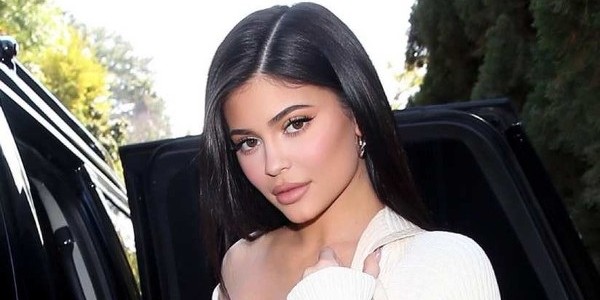 Kylie Jenner Pamer Bikini Seksi di TikTok