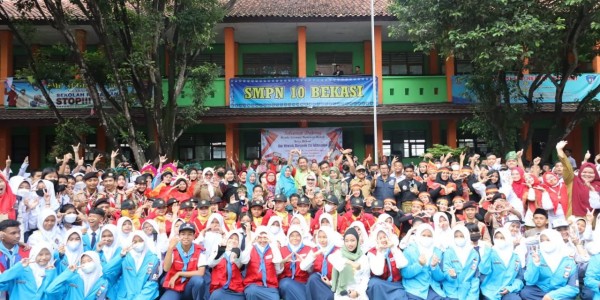 Bunda Literasi Kota Bekasi Ajak Siswa Gali Potensi dan Stop Bullying