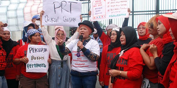 Demo PRT di DPR ,  Kami PRT Bukan Budak