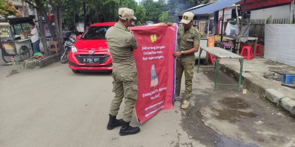 Spanduk "Celamitan" Penolakan Tri Adhianto Jadi Ketua KONI Dicopot Satpol PP 