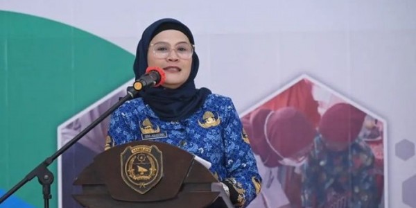 Nina Dinilai Lebih Fokus Layani Masyarakat Indramayu Ketimbang Lucky Hakim