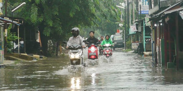 Dinsos Bekasi Bikin Dapur Umum di Kecamatan Terendam Banjir
