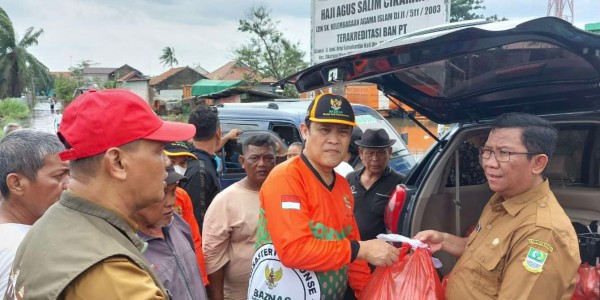 Bantu Warga Terdampak Banjir,  Relawan Baznas Bekasi Pasok Logistik