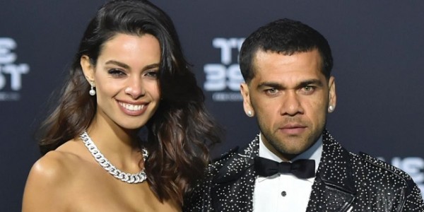 Joana Sanz Isyaratkan Buat Lagu Tentang Dani Alves