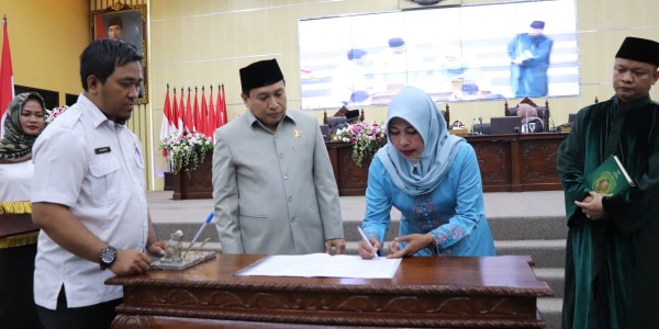 Dilantik Jadi Anggota DPRD Kabupaten Bekasi, Karsih Siap Jalankan Amanah