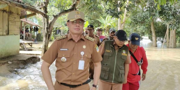 Camat Cabangbungin: Kalau Air Masuk Rumah, Listrik Dicabut
