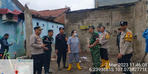 Rawan Banjir, Brimob Polda Metro Patroli di 2 Kecamatan Bekasi