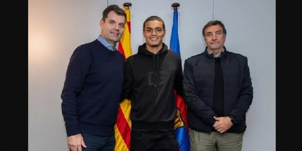 Putra Ronaldinho Resmi Gabung ke Barcelona