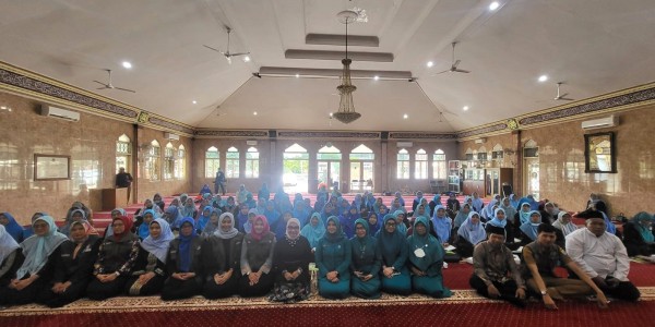 Lihat Ibu-ibu Jatiasih Latihan Baca Alquran, Wiwiek Sangat Bahagia