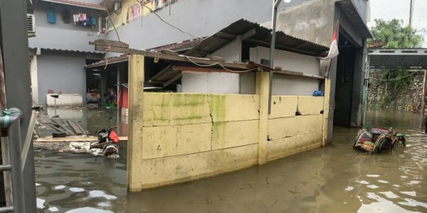 Banjir Belum Surut 6 Bulan, Camat Bekasi Timur Duga Saluran Tersumbat Sampah