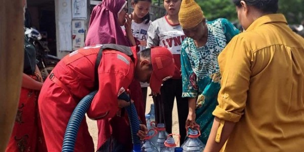 PMI Bekasi Salurkan Air Bersih dan Logistik ke Wilayah Terdampak Banjir