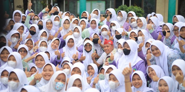 Beri Wawasan Kebangsaan, Tri Dorong Pelajar Terus Gali Potensi Diri