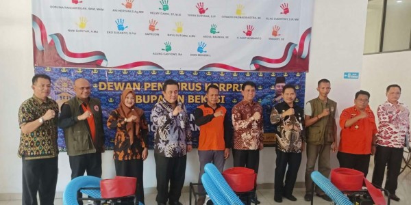 Korpri Bekasi Beri Bantuan 10 Pompa Air untuk Destana