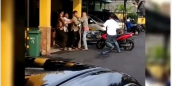 Tenteng Parang dan Rusak Mapolsek Cipayung, Polisi: Pelaku Diduga Alami Gangguan Jiwa