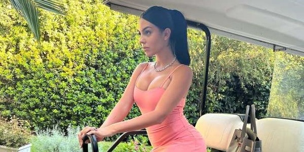 Georgina Rodriguez Latihan Yoga dengan Ungguli Cristiano Ronaldo