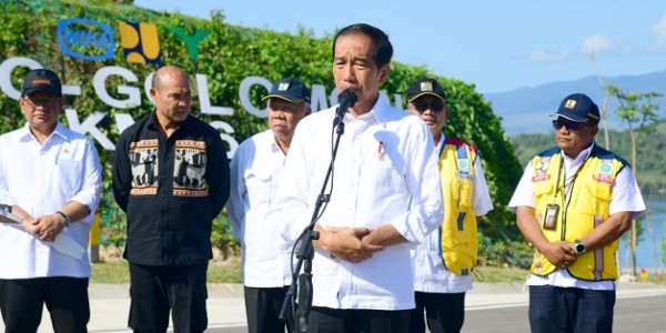 Jokowi Resmikan Jalan Akses Labuan Bajo-Golo Mori