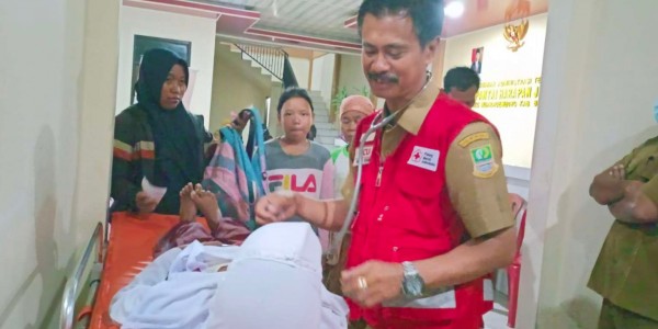 PMI Gelar Pengobatan Gratis dan Distribusikan Air Bersih di Muaragembong