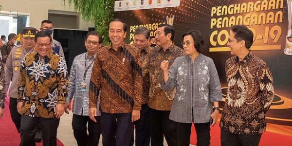 Presiden Jokowi Serahkan PPKM Award, Wujud Kontribusi dalam Penanganan Pandemi Covid-19