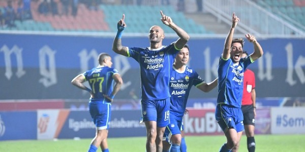 Persib Bandung Menang Tipis 2-1 Atas Bhayangkara FC