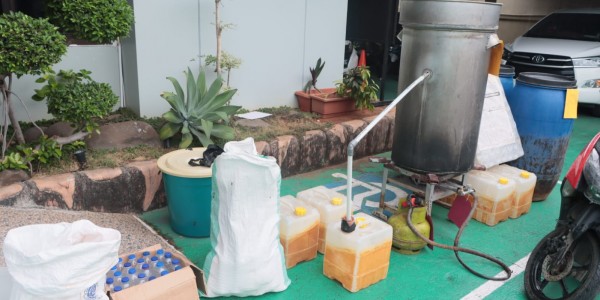 Pabrik Ciu Rumahan di Pademangan Digerebek, Satu Pelaku Ditangkap