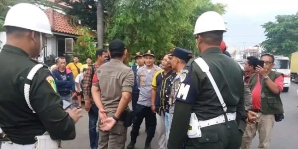 Bersama Petugas Gabungan, Dishub Purwakarta Lakukan Penertiban Persuasif Pedagang Musiman