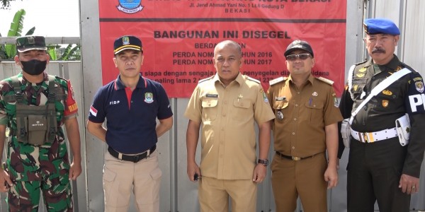 Distaru Kota Bekasi Segel Perumahan Milik PT Hadez Graha Utama