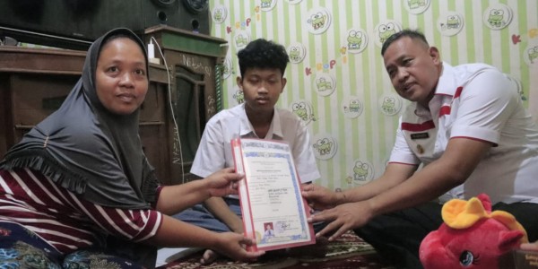 Tertahan 3 Tahun, Ijazah Siswa di Pondok Gede Akhirnya Diserahkan