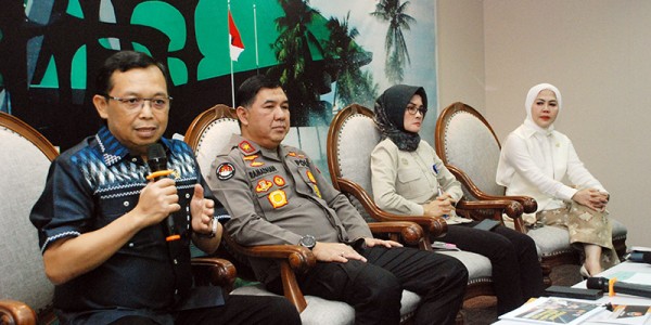 Dialektika Demokrasi dengan tema: "Menilik Kesiapan Pemerintah Hadapi Mudik Lebaran 2023"