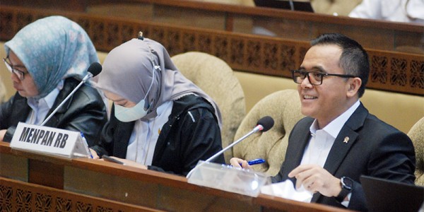 Menpan RB Raker dengan Komisi II DPR RI