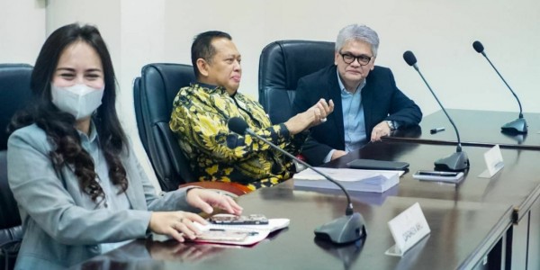 Jadi Penguji Program Doktor Ilmu Hukum UNPAD, Ketua MPR RI Ingatkan Pentingnya Regulasi Hak Cipta Jurnalistik