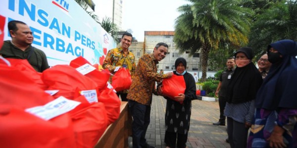 BTN dan Insan Pers Berbagi Paket Sembako.