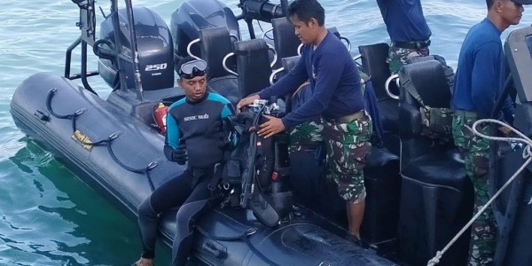 Denjaka TNI AL  Clearence Bawah Laut pada KTT ASEAN