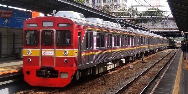 Lukai Seorang Wanita, Polisi Buru Pelaku Pelemparan ke Kereta Commuter di Jagakarsa
