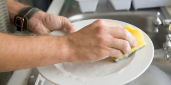 Rekomendasi Sabun Cuci Piring yang Lembut di Tangan dan Berkualitas
