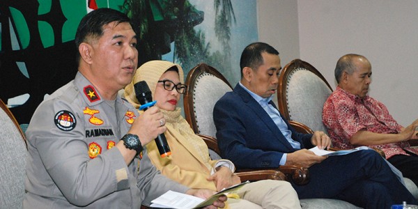 Dialektika Demokrasi Dengan Tema
