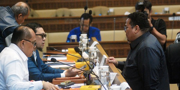 Komisi II DPR Raker Dengan KPU,Bawaslu , DKPP dan Dirjen Polpum Kemendagri