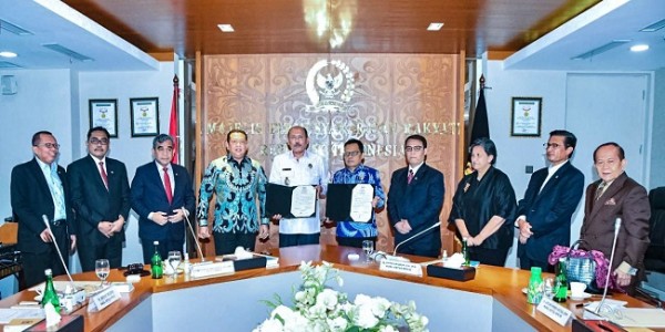 Ketua MPR RI Lakukan Serah Terima Sekretaris Jenderal MPR RI