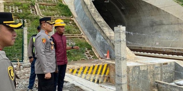 Kapolres Purwakarta Pastikan Jalur Kereta Cepat Berjalan Tanpa Hambatan